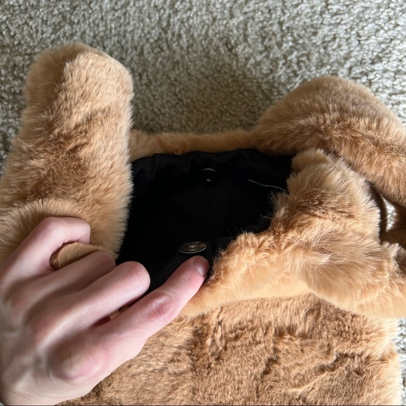 Unhide Lil Fluffy faux fur bag beige new - Picture 3 of 4